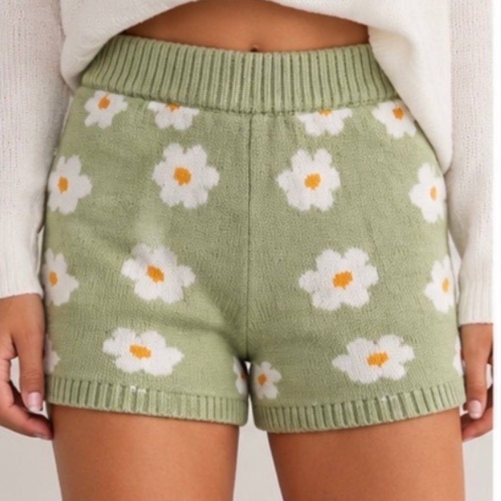 Altar'd State Sage Green Daisy Floral Sweater Knit Shorts Size Small